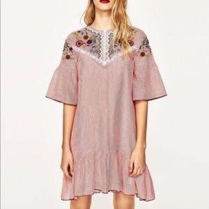 ♥️ Zara embroidered red striped dress